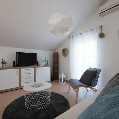 Sunny Point Apartment