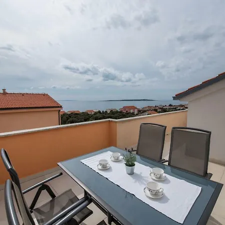 Sunny Point Apartment